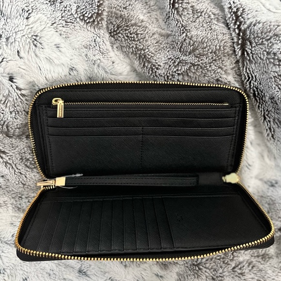 BRAND NEW Tory Burch Robinson Passport Continental Zip Wallet Wristlet - Picture 6 of 9